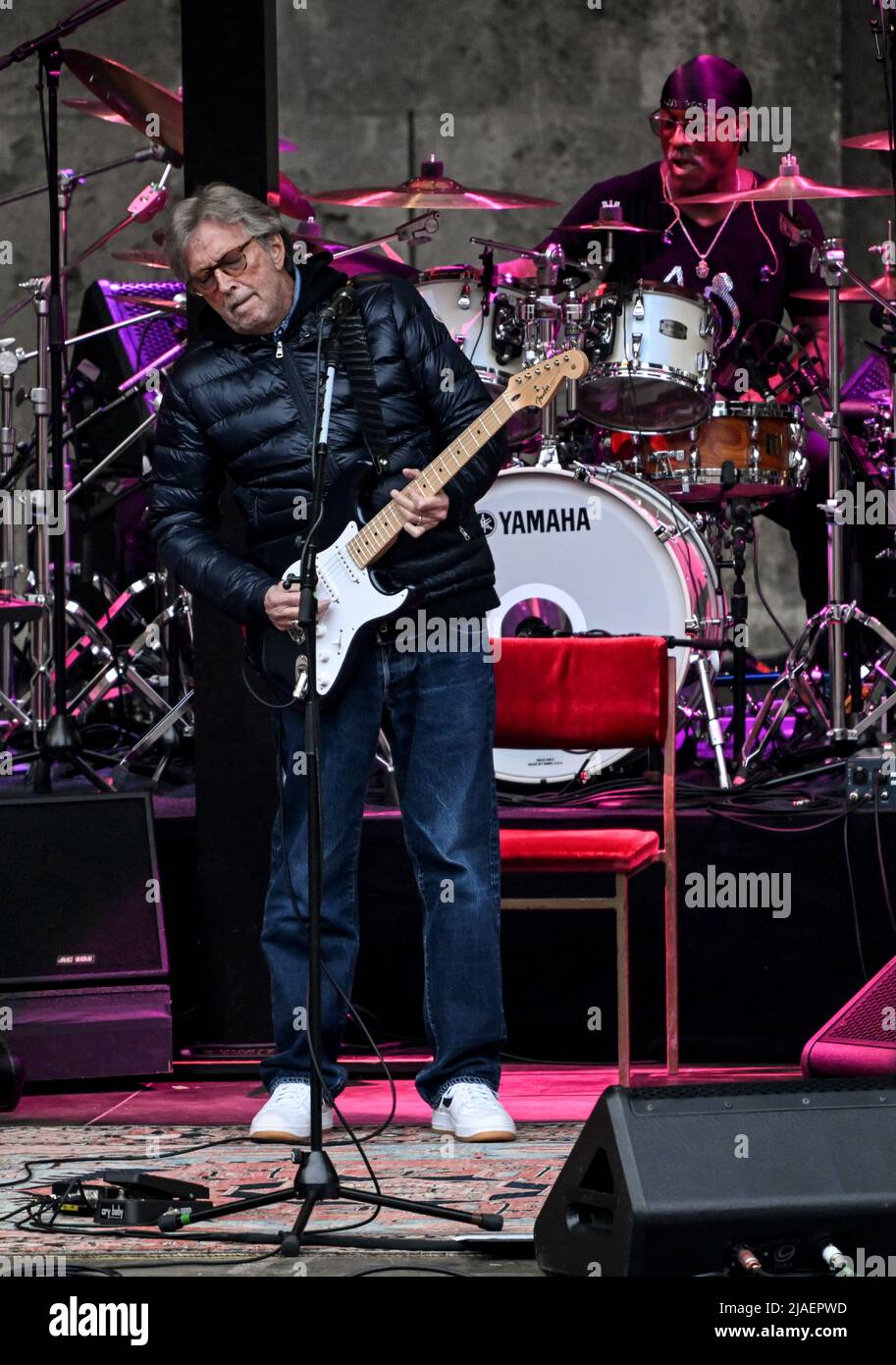 Berlino, Germania. 29th maggio 2022. Il musicista Eric Clapton suona al Waldbühne. Credit: Britta Pedersen/dpa/Alamy Live News Foto Stock