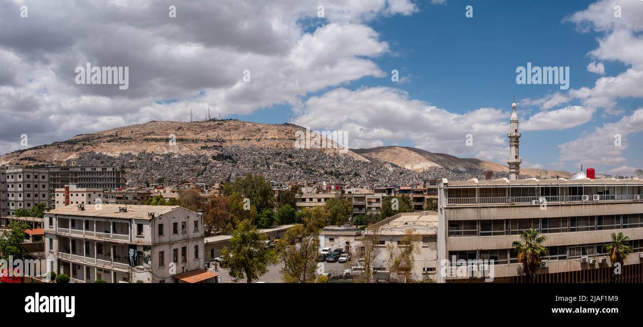 Skyline di Damasco e montagna (Monte Qasioun) Foto Stock
