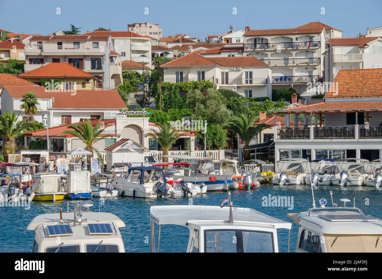 Okrug Gornji in Croazia vicino a Trogia - Croazia Riviera, Spiaggia e bar Foto Stock