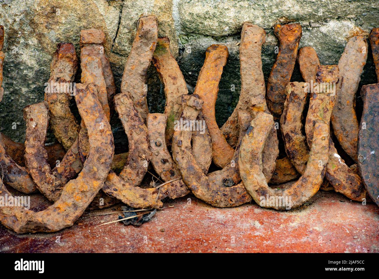 Scarpe da cavalli arrugginite, Newcastle, Northumberland, Regno Unito. Foto Stock