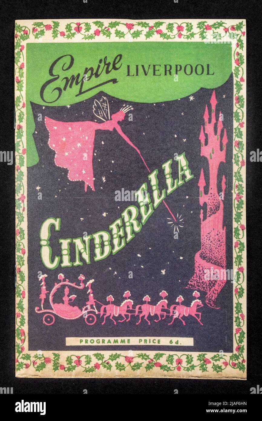 Prima pagina del programma di Empire Liverpool per la pantomima Cenerentola (1949), un pezzo di riproduzione cimeli legati al Natale. Foto Stock