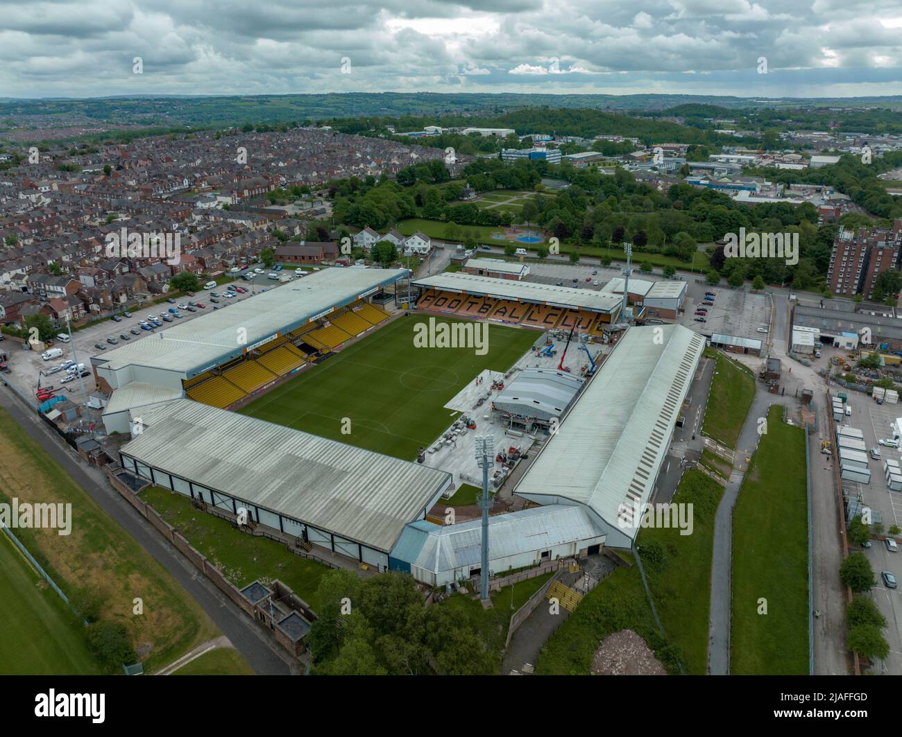 Vale Park , Robbie Williams Homecoming Concert a Burslem Stoke on Trent Aerial Drone View of the Stage Abing Built e zona locale Port vale FC Foto Stock