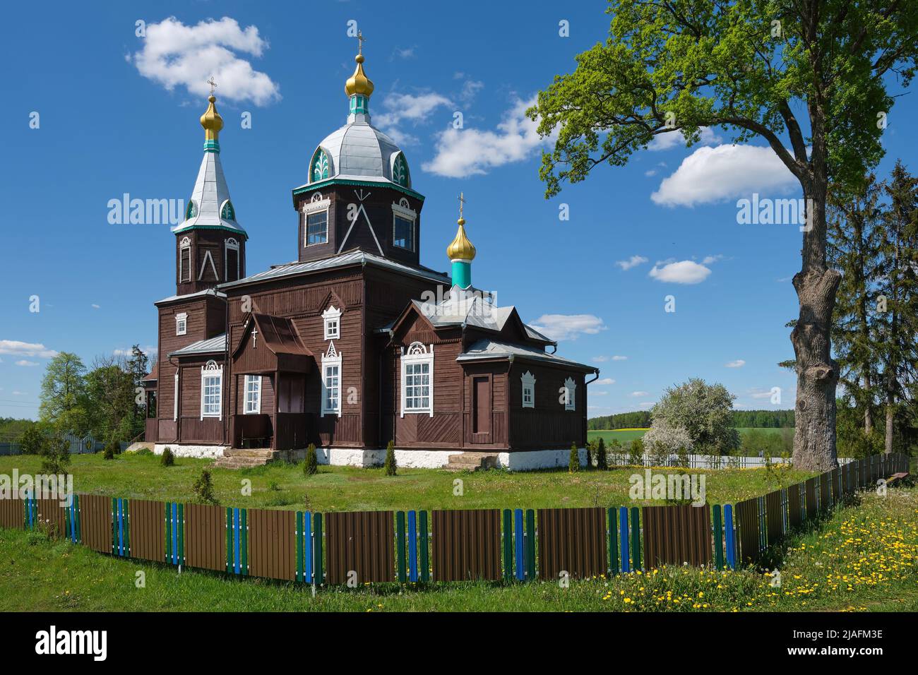 Antica chiesa in legno di San Giorgio la vittoriosa nel villaggio di Slobodka, regione di Minsk, Bielorussia. Foto Stock