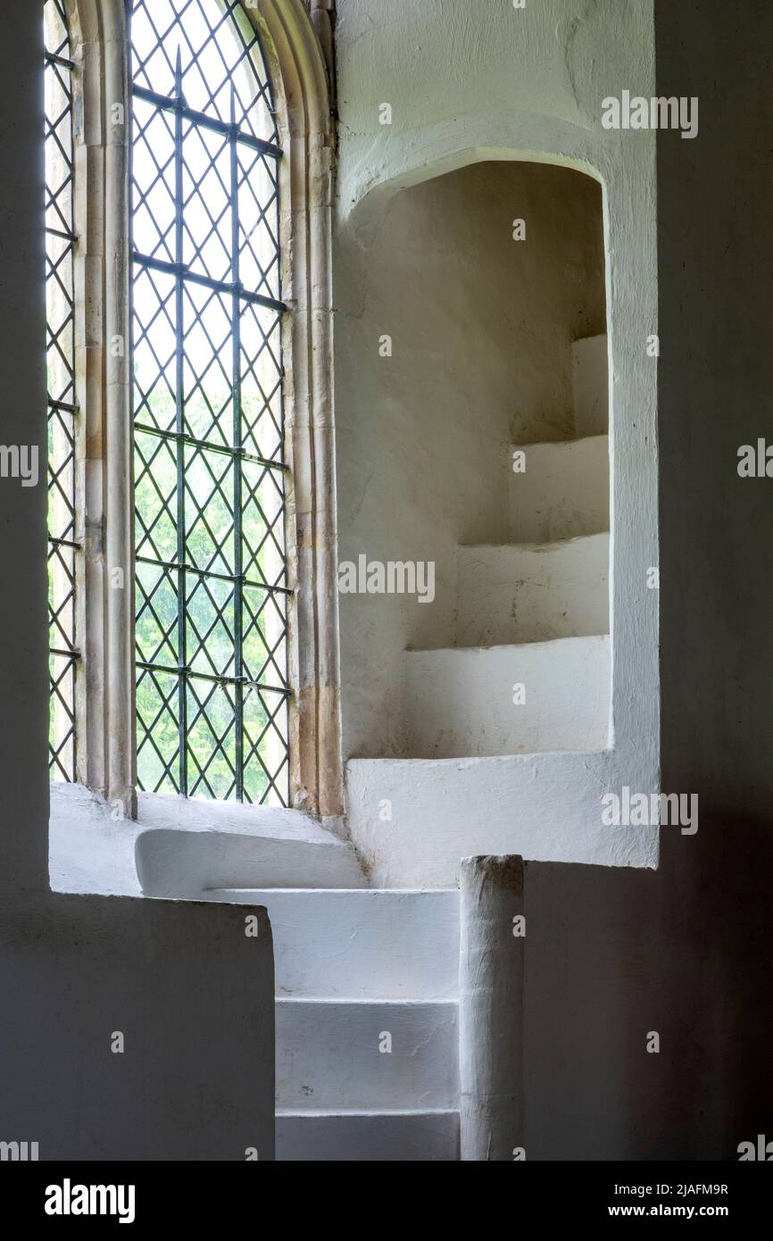 Piccola scala per lo schermo a chiocciola, la Chiesa di tutti i Santi, Brandeston, Suffolk Foto Stock