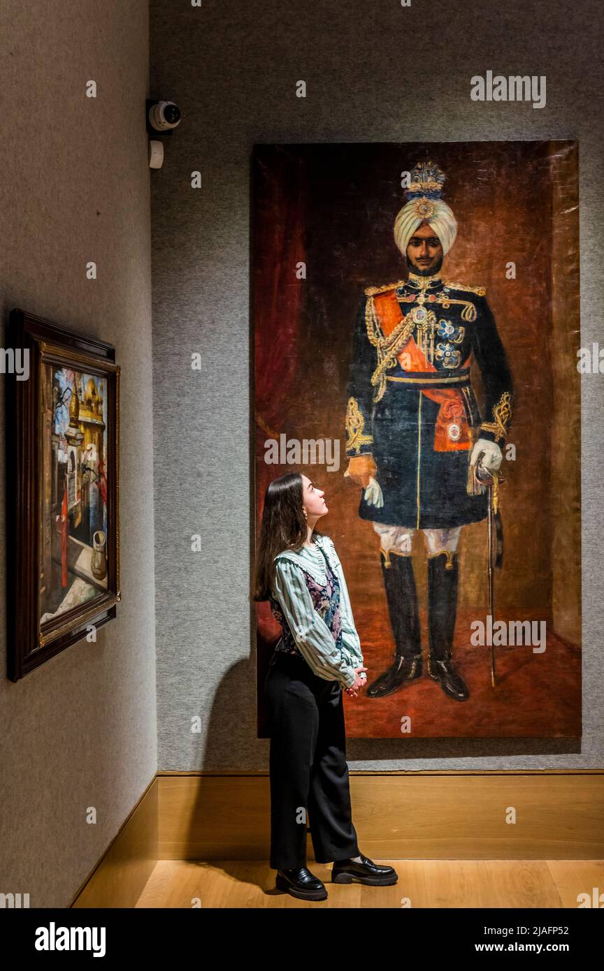 Londra, Regno Unito. 30th maggio 2022. Fritz Monaco (tedesco, 20th secolo), Maharajah Yadavindra Singh di Patiala, est £20.000 - £30.000 - un'anteprima di Bonhams 'India in vendita d'arte in New Bond Street. La vendita si svolge il 7th giugno 2022. Credit: Guy Bell/Alamy Live News Foto Stock Londra, Regno Unito. 30th maggio 2022. Fritz Monaco (tedesco, 20th secolo), Maharajah Yadavindra Singh di Patiala, est £20.000 - £30.000 - un'anteprima di Bonhams 'India in vendita d'arte in New Bond Street. La vendita si svolge il 7th giugno 2022. Credit: Guy Bell/Alamy Live News Foto Stock