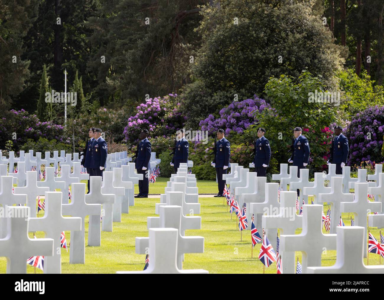 La festa del fuoco al Memorial Day Service presso il cimitero militare americano di Brookwood, Surrey Foto Stock