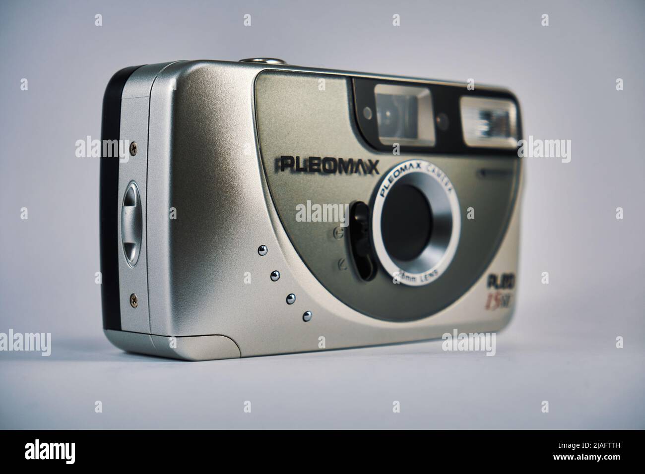 Ryazan, Russia - 9 dicembre 2021: Telecamera compatta Pleomax Foto Stock
