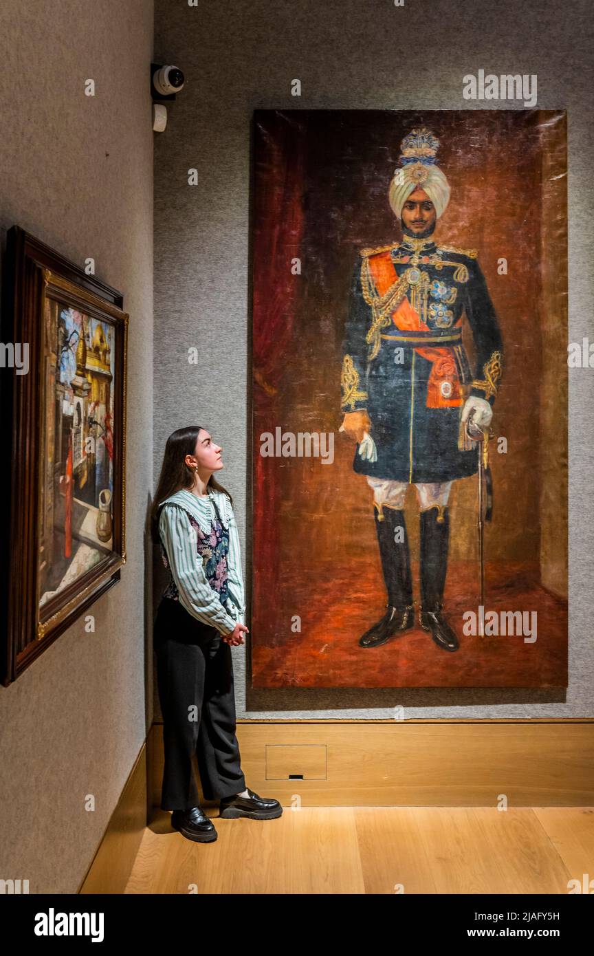 Londra, Regno Unito. 30th maggio 2022. Fritz Monaco (tedesco, 20th secolo), Maharajah Yadavindra Singh di Patiala, est £20.000 - £30.000 - un'anteprima di Bonhams 'India in vendita d'arte in New Bond Street. La vendita si svolge il 7th giugno 2022. Credit: Guy Bell/Alamy Live News Foto Stock Londra, Regno Unito. 30th maggio 2022. Fritz Monaco (tedesco, 20th secolo), Maharajah Yadavindra Singh di Patiala, est £20.000 - £30.000 - un'anteprima di Bonhams 'India in vendita d'arte in New Bond Street. La vendita si svolge il 7th giugno 2022. Credit: Guy Bell/Alamy Live News Foto Stock