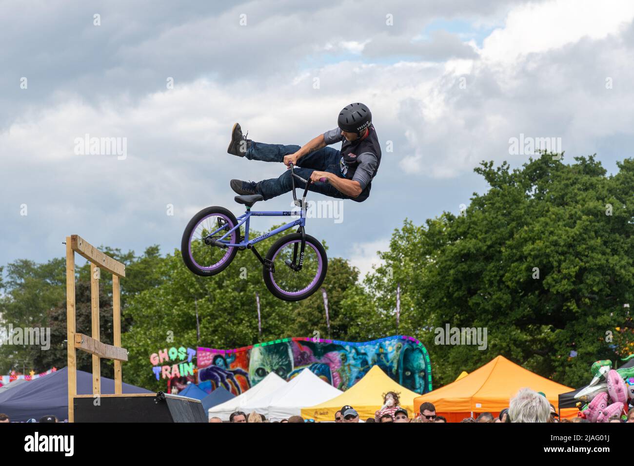L'Extreme Mountain Bike Show si esibisce in un evento a Farnborough, Inghilterra, Regno Unito. Foto Stock