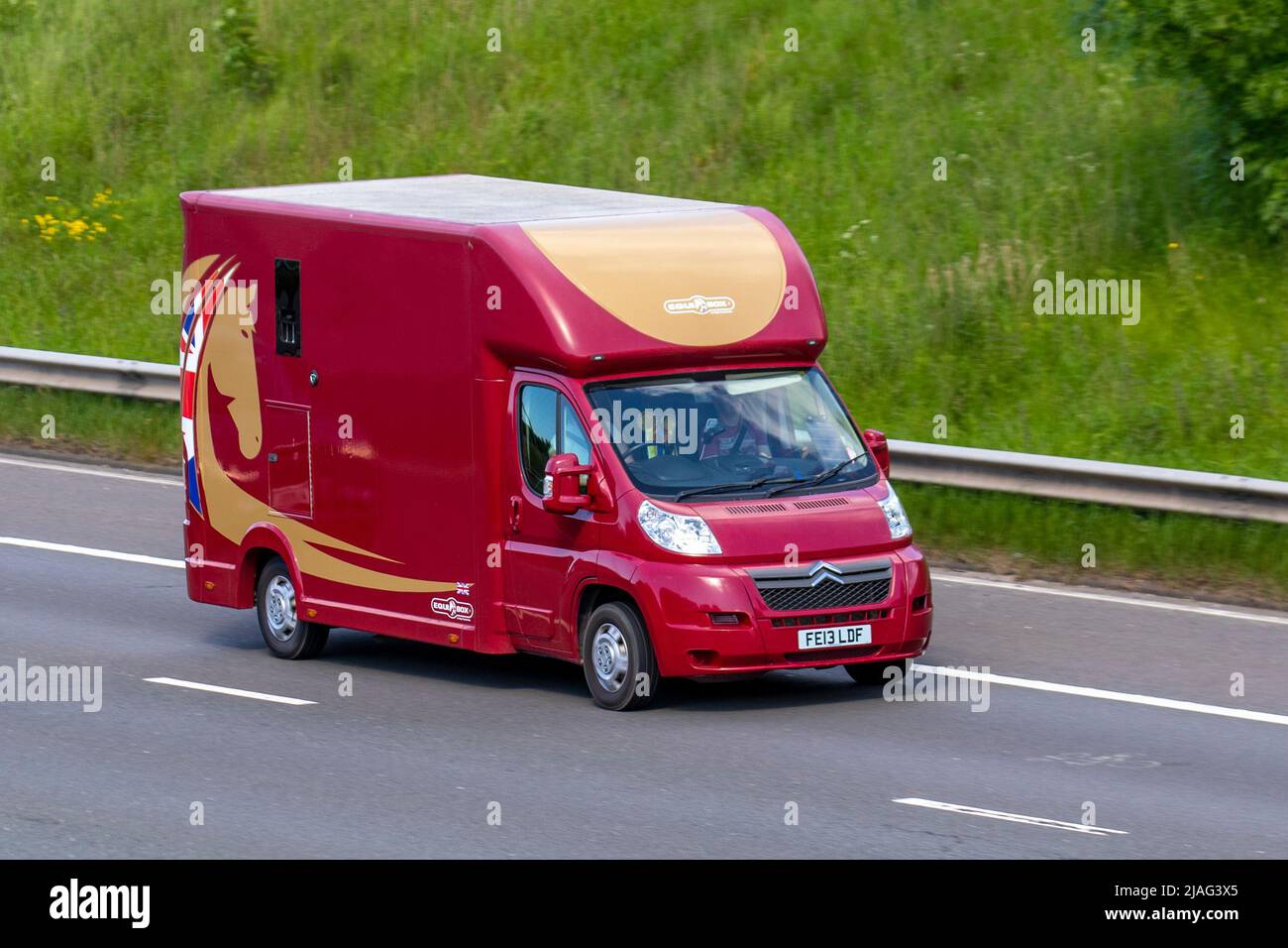 Crine Equinox rosse, relè Citroen francese 35 L3HR Enterprise HDi 2198cc diesel crine Foto Stock