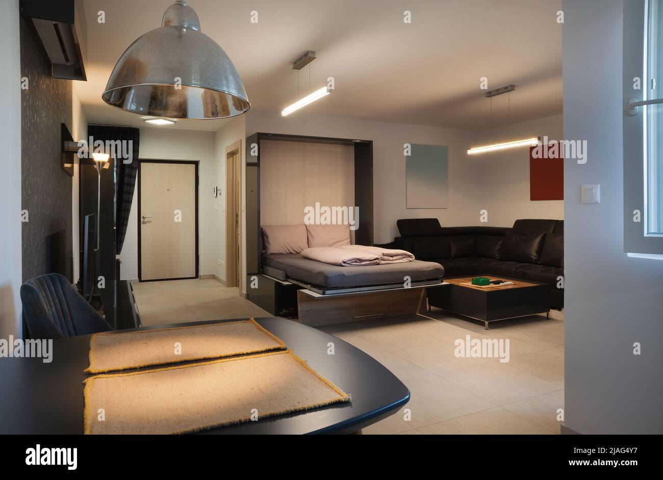 Interno di un appartamento nuovo e moderno, preparato per l'affitto. Foto Stock
