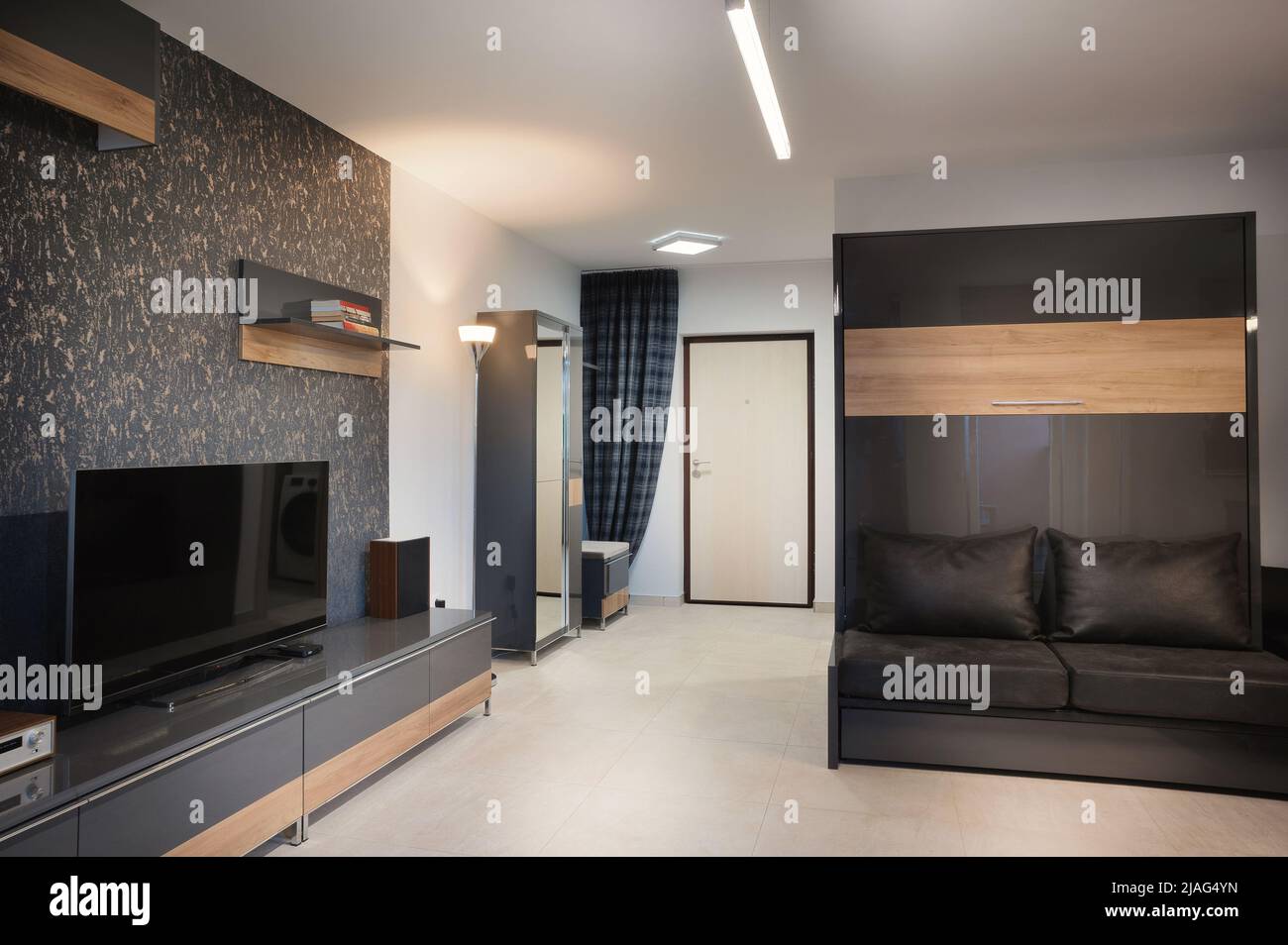 Interno di un appartamento nuovo e moderno, preparato per l'affitto. Foto Stock