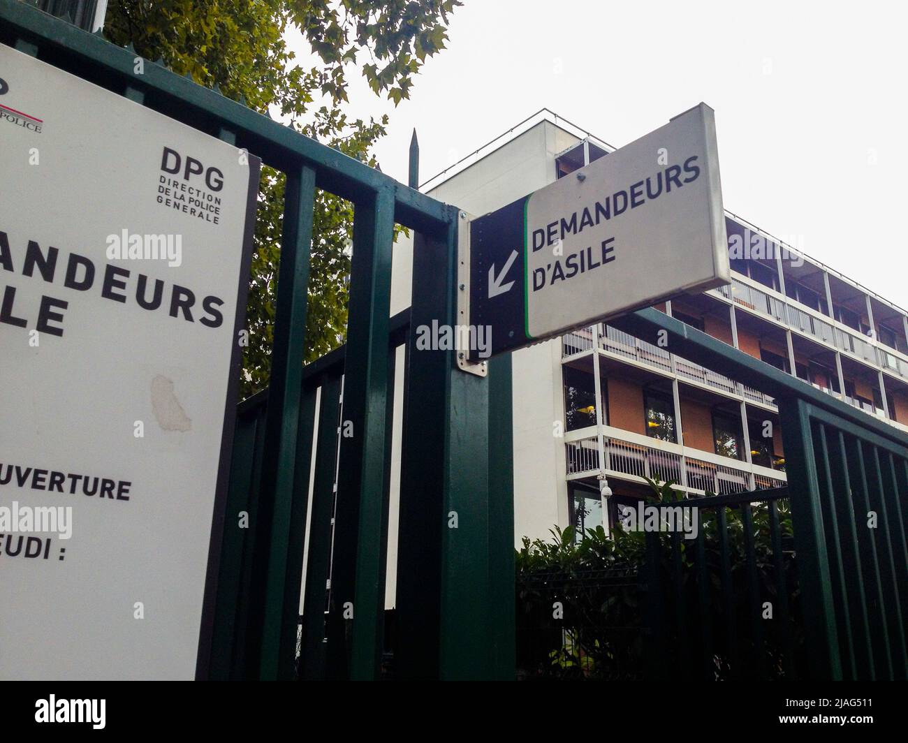 Parigi, Francia, segno di dettaglio al di fuori dell'Ufficio immigrazione francese, richiedenti asilo, migranti Parigi, migrazione Foto Stock