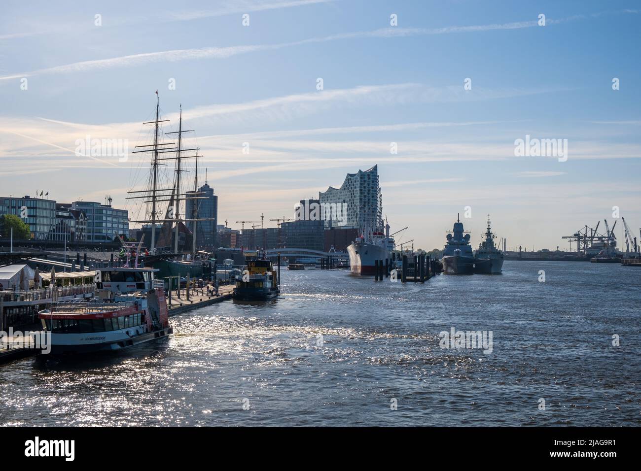 Skyline di Amburgo con la sala concerti Elbphilharmonie, Germania Foto Stock