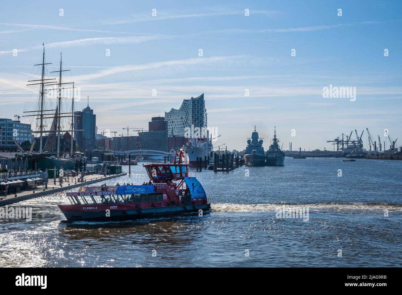 Skyline di Amburgo con la sala concerti Elbphilharmonie, Germania Foto Stock
