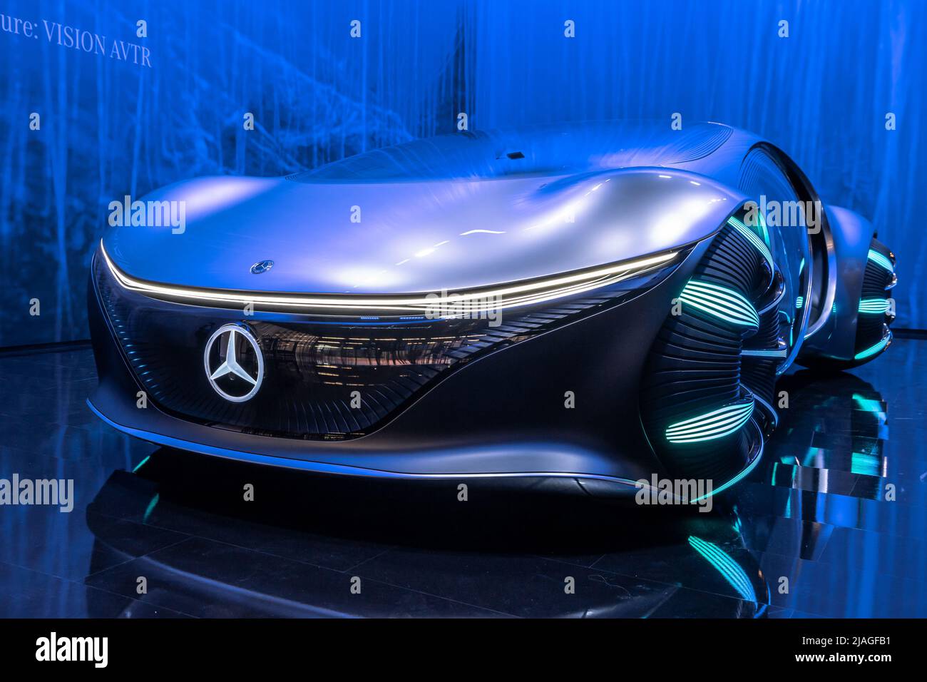 Mercedes-Benz Vision AVTR intuitivo concept car intelligente, che legge la tua mente durante la guida, presentato al salone IAA Mobility 2021 di Monaco, Germa Foto Stock