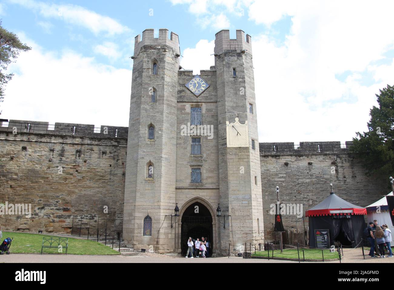 Ingresso casa porta al castello di Warwick, Warwickshire, Inghilterra, Regno Unito, 2022 Foto Stock