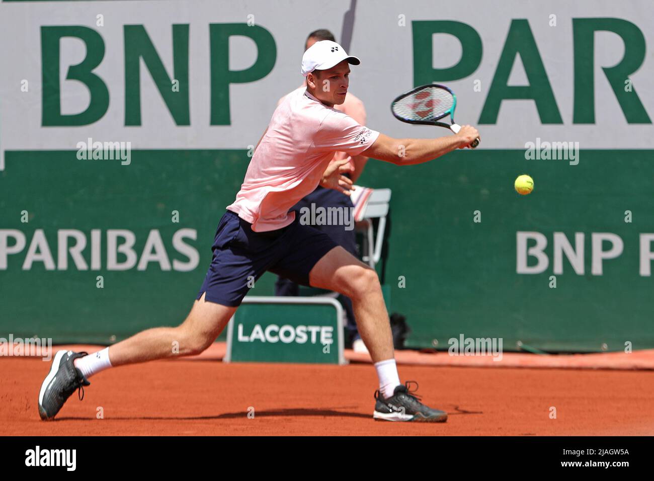 30th maggio 2022; Roland Garros, Parigi, Francia: Torneo Open di tennis francese: Hubert Hurkacz (POL) in azione contro Casper Ruud (NOR) Foto Stock