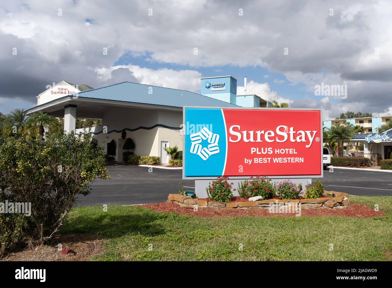 Orlando, Florida, Stati Uniti - 5 gennaio 2022: L'insegna SureStay PLUS Hotel by BEST WESTERN viene visualizzata a Orlando, Florida, Stati Uniti. Foto Stock