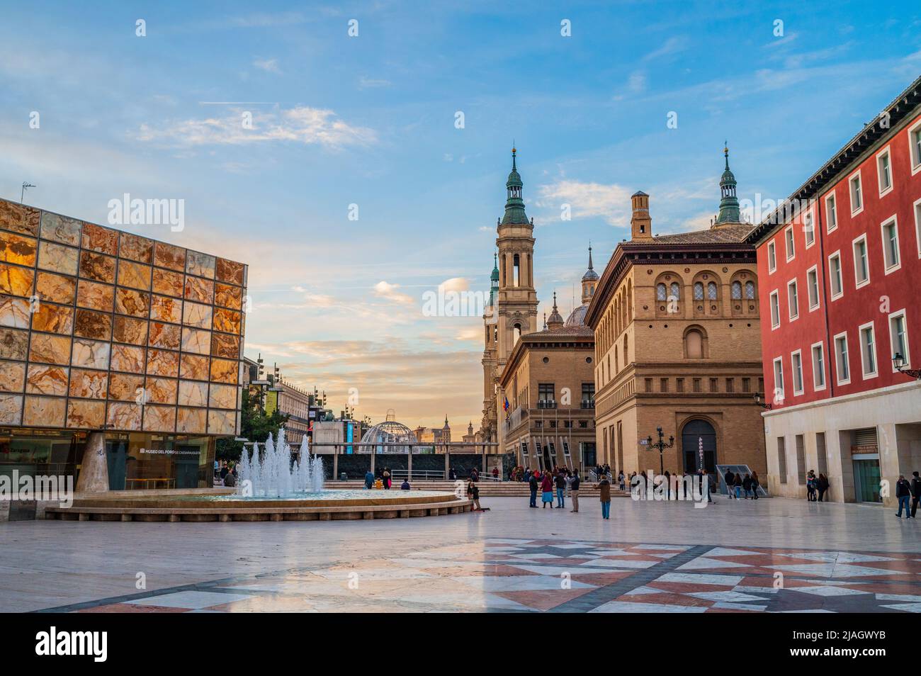 Piazza la Seo a Saragozza con la Cattedrale di El Pilar, Spagna Foto Stock
