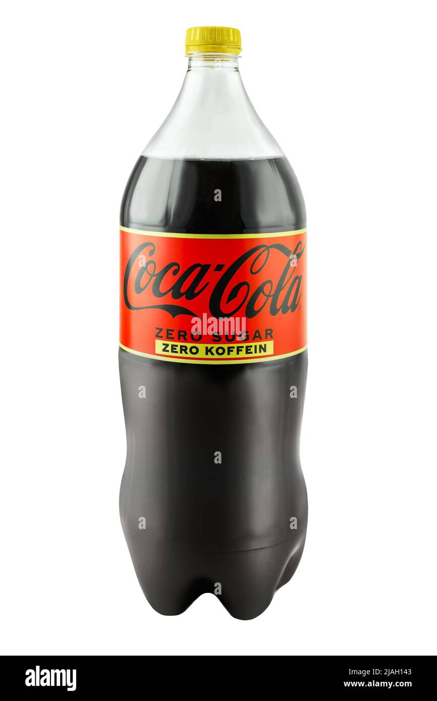 Amburgo, Germania - Maggio 25 2022: 1 bottiglia tedesca di zucchero Coca-Cola Zero Koffein isolato su sfondo bianco Foto Stock