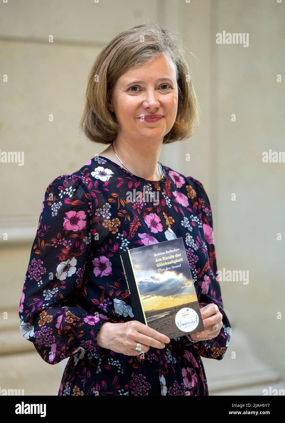 Berlino, Germania. 30th maggio 2022. Bettina Baltschev, autore del libro tedesco "Am Rande der Glückseligkeit" nominato dal Premio Nonfiction. About the Beach", sarà alla cerimonia di premiazione. Il premio, del valore totale di 42.500 euro, mira ad onorare i libri non-fictional scritti in tedesco. Credit: Monika Skolimowska/dpa/Alamy Live News Foto Stock