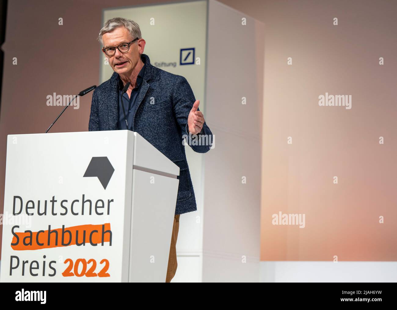 Berlino, Germania. 30th maggio 2022. Stephan Malinowski, autore del libro tedesco non-fiction Award 'Die Hohenzollern und die Nazis. Geschichte einer Kollaboration,' parlerà alla cerimonia di premiazione. Il premio, che è dotato di un totale di 42.500 euro, mira a premiare libri non-fictional scritti in tedesco. Credit: Monika Skolimowska/dpa/Alamy Live News Foto Stock