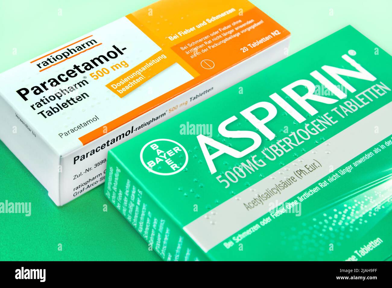 Pacchetto di aspirina bayer immagini e fotografie stock ad alta risoluzione  - Alamy
