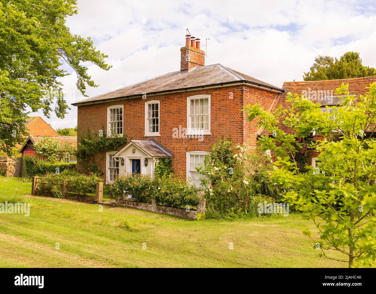 Tradizionale cottage inglese villaggio in una giornata di sole a Orford, Suffolk. REGNO UNITO Foto Stock
