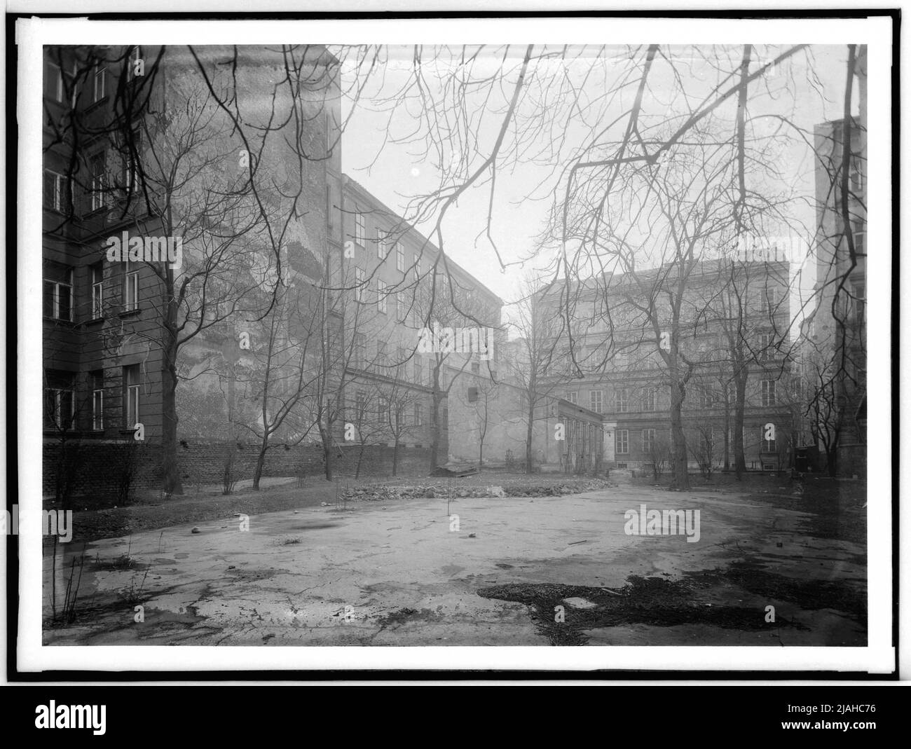 Istituto di formazione tecnica, 4th, Argentinierstraße 11, vista del tribunale Foto Stock