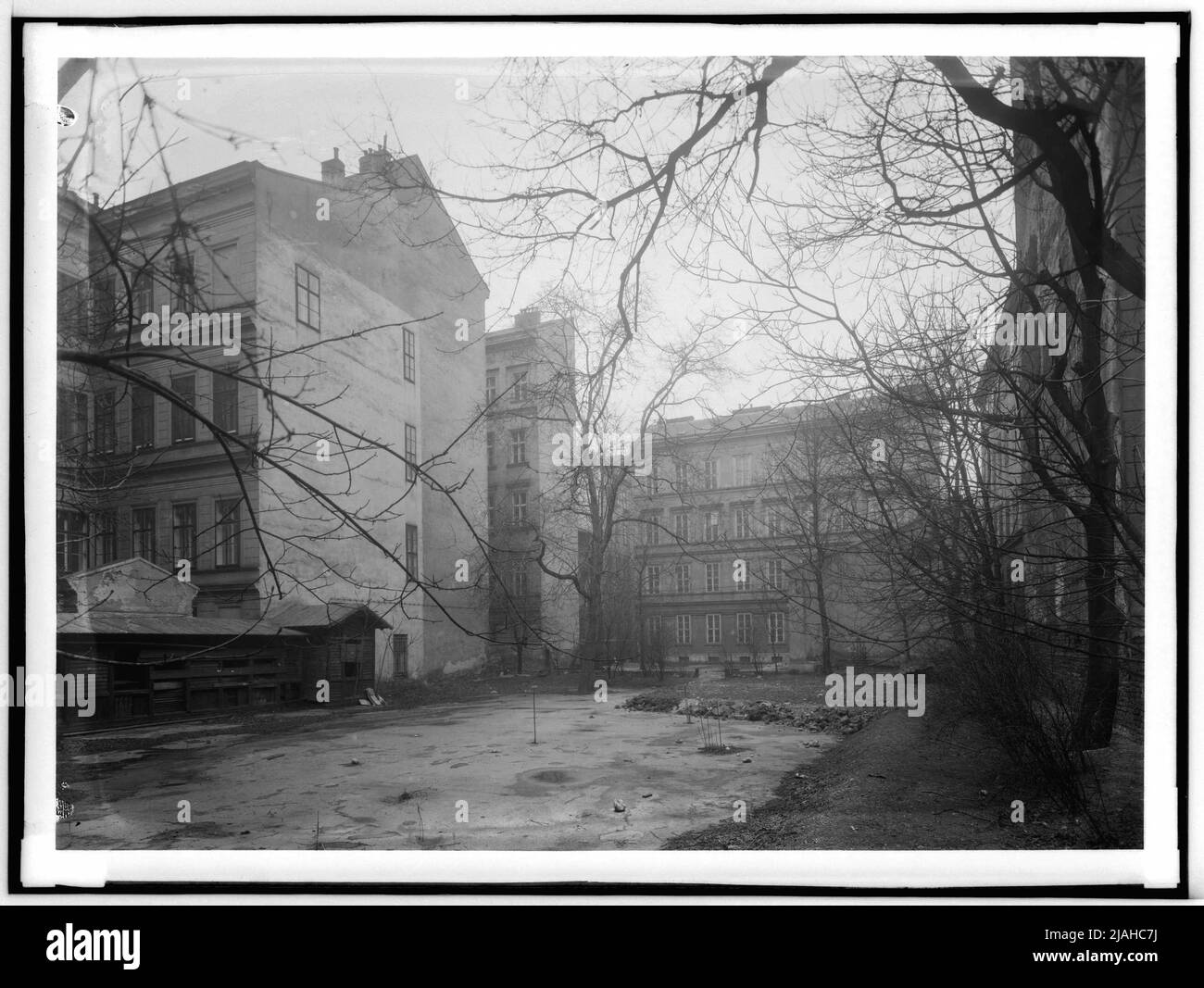 Istituto di formazione tecnica, 4th, Argentinierstraße 11, vista del tribunale Foto Stock