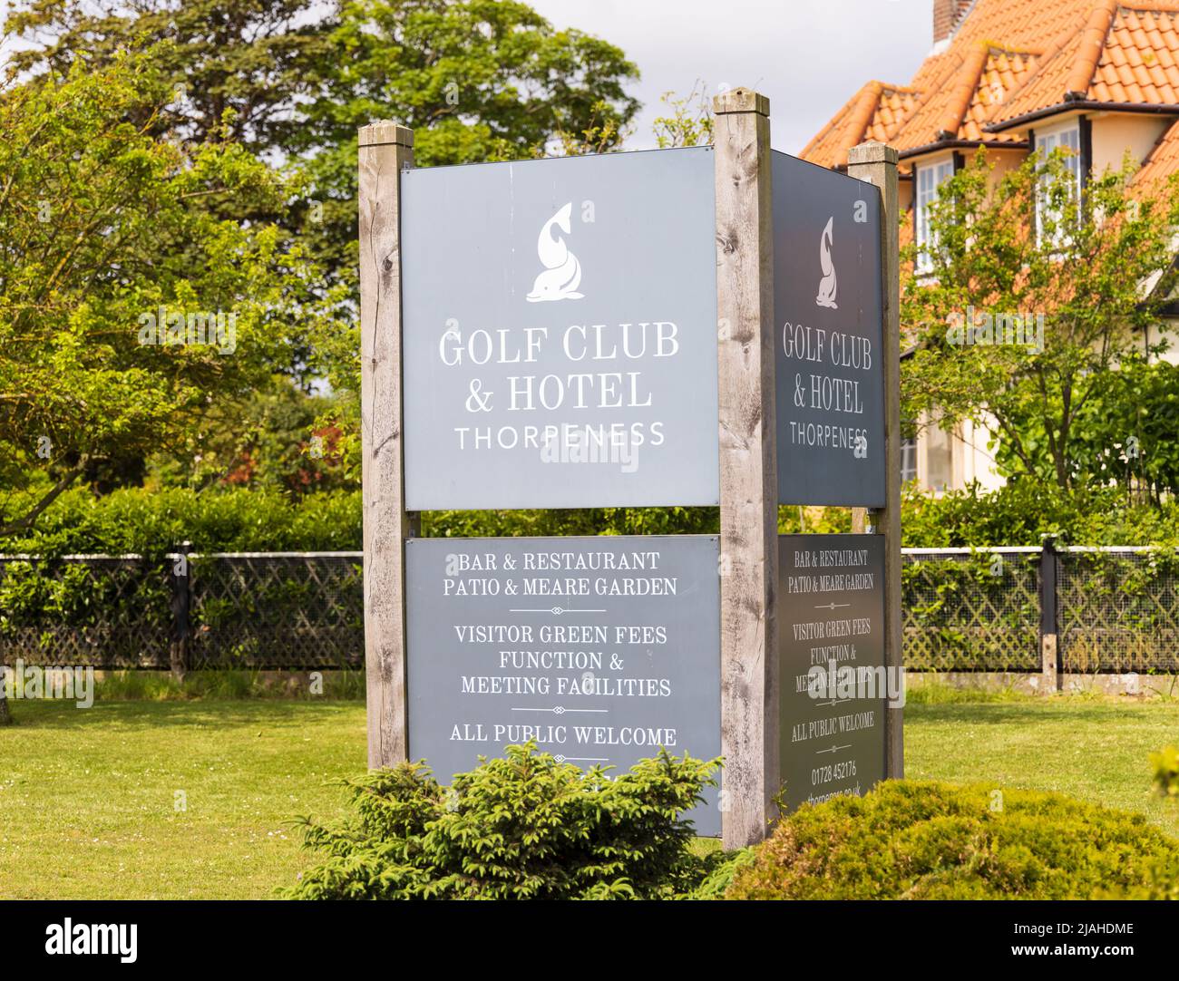 Cartello per il Thorpeness Golf Club and Hotel. Thorpeness, Suffolk. REGNO UNITO Foto Stock
