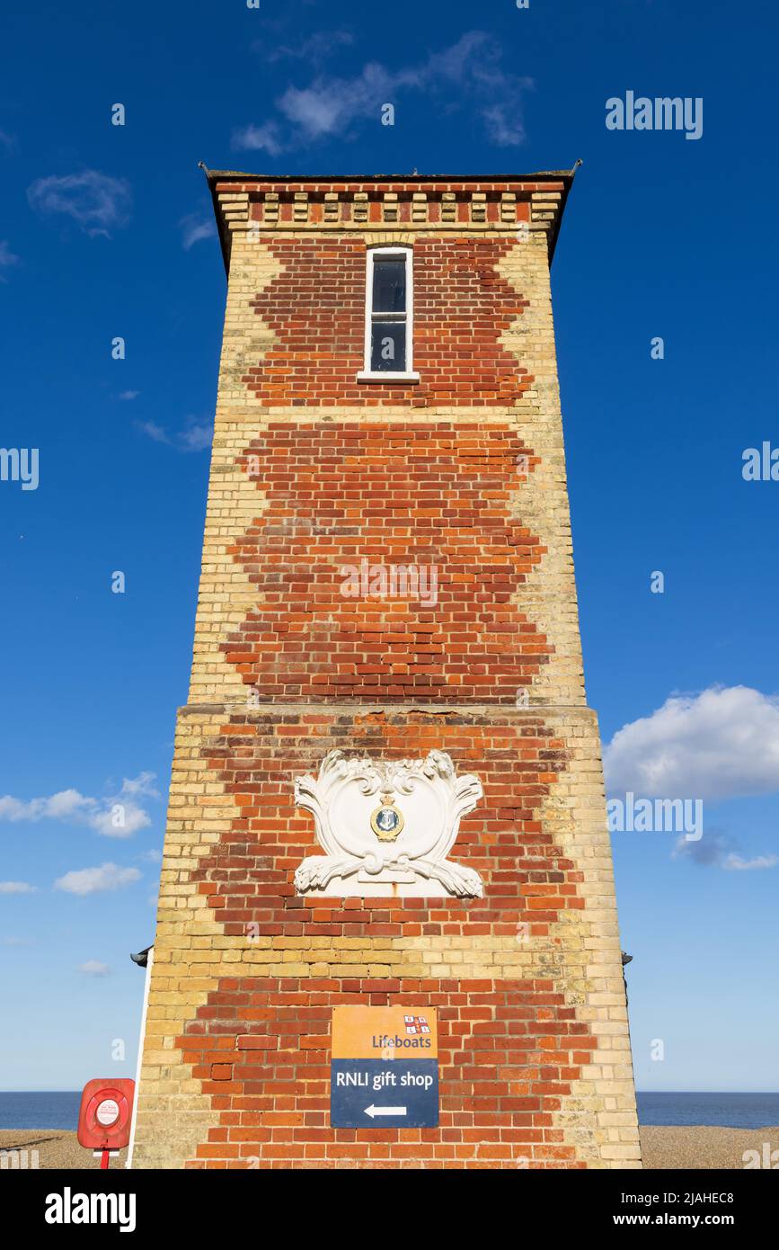 Vista della North Lookout Tower sul lungomare. Aldeburgh, Suffolk. REGNO UNITO. Foto Stock