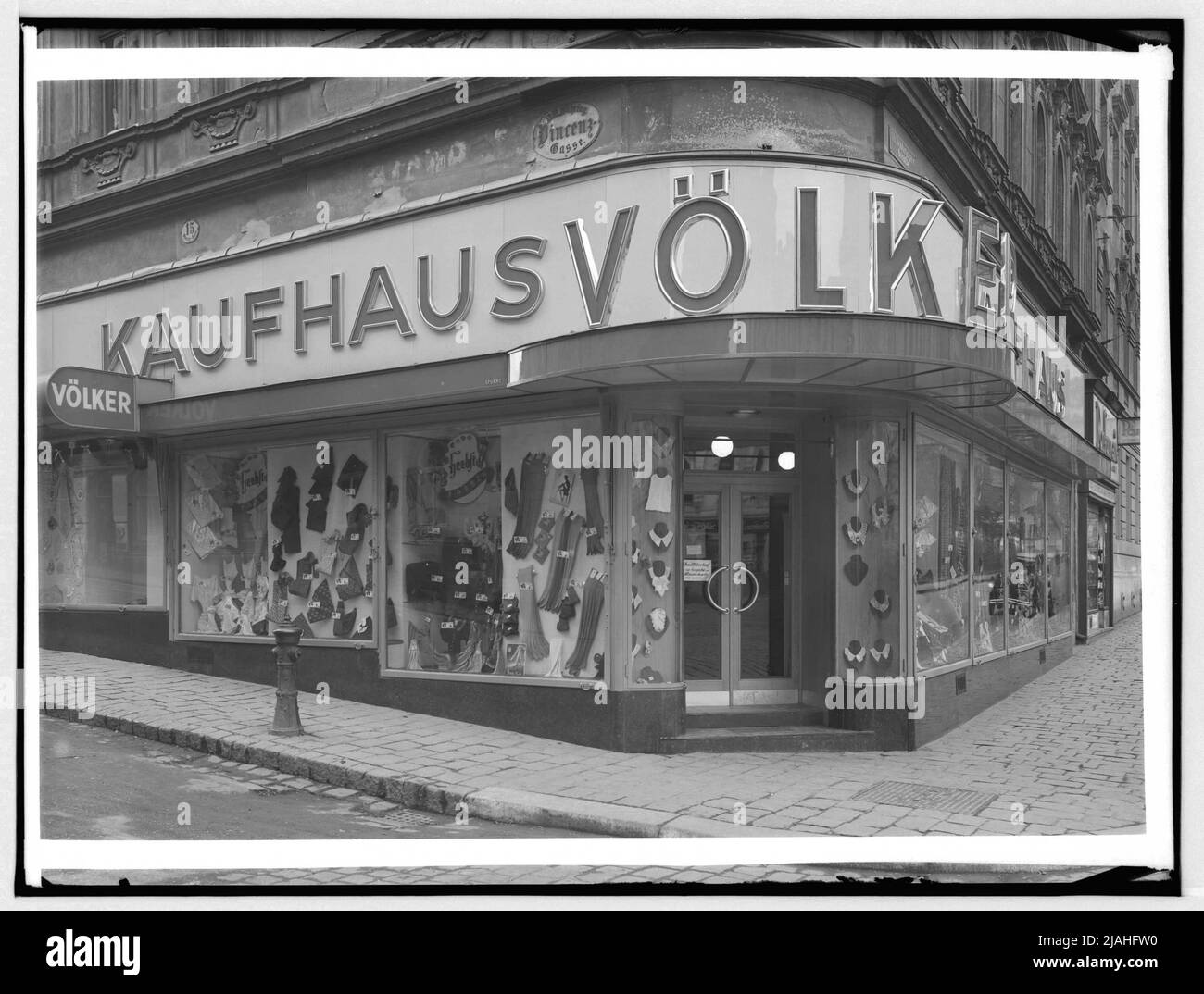 Attività commerciali: 'Kaufhaus Völker', 18th, Vinzenzgasse/Währinger Straße Foto Stock