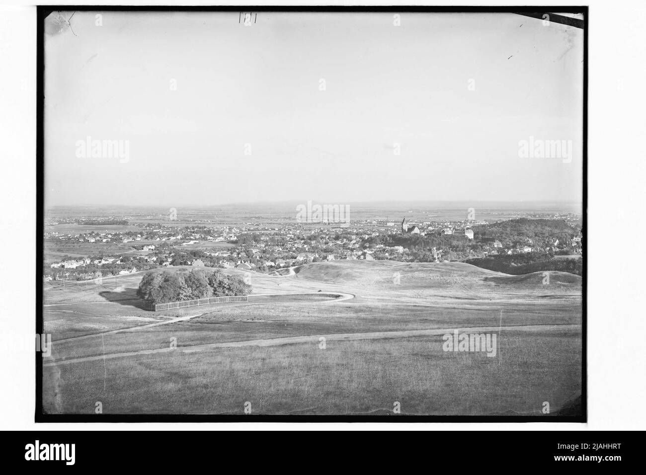 Vista panoramica da Perchtoldsdorfer Heide nella piscina viennese Foto Stock