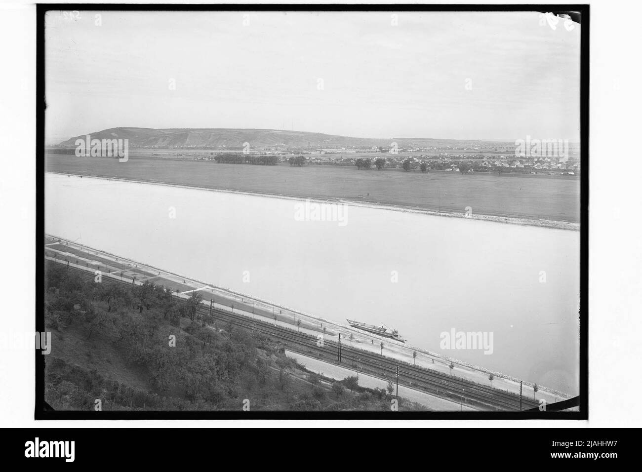 Vista sul Danubio e Floridsdorf dal sentiero del naso Foto Stock