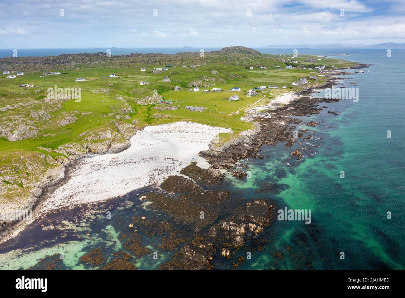 Vista aerea dal drone di Traigh Mhor Beach sull'isola di Iona, Argyll e Bute, Scozia, Regno Unito Foto Stock