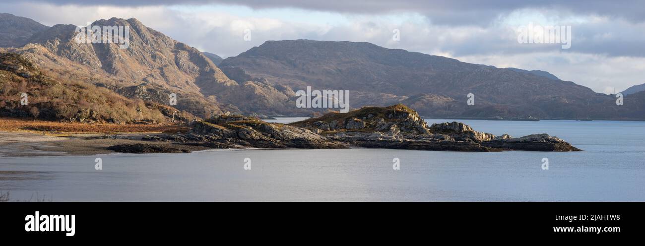 Paesaggio scozzese - splendida posizione selvaggia di Druimindarroch e Borrodale Beach in inverno, vicino ad Arisaig, Scozia Foto Stock
