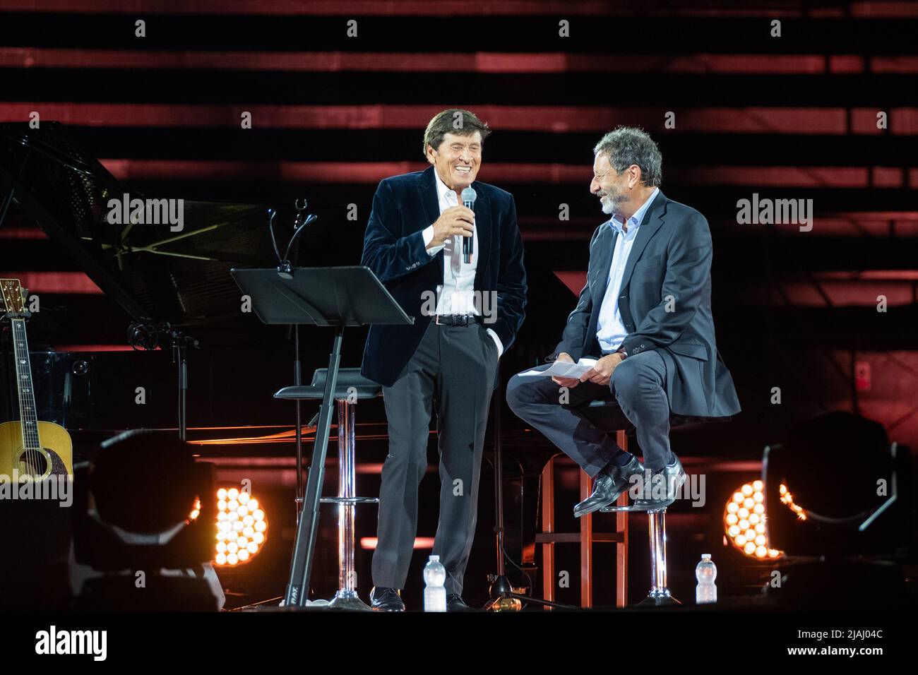 Verona, Italia. 19th settembre 202o. Il cantante italiano Gianni Morandi, durante i suoi concerti dal vivo nell'Arena di Verona, per il 'Devo morto all'amore tour' Foto Stock