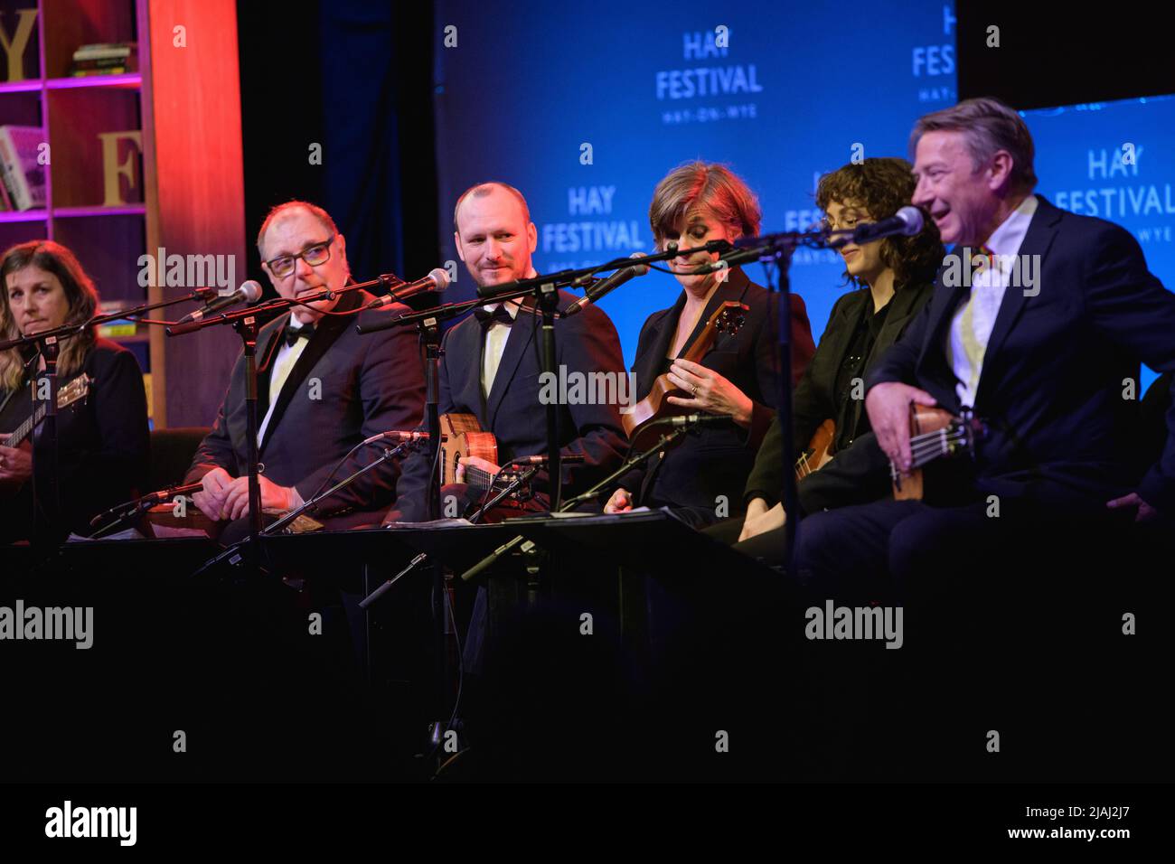 Hay-on-Wye, Galles, Regno Unito. 30th maggio 2022. Orchestra Ukulele di George Hinchliffe in Gran Bretagna al Festival Hay 2022, Galles. Credit: Sam Hardwick/Alamy. Foto Stock