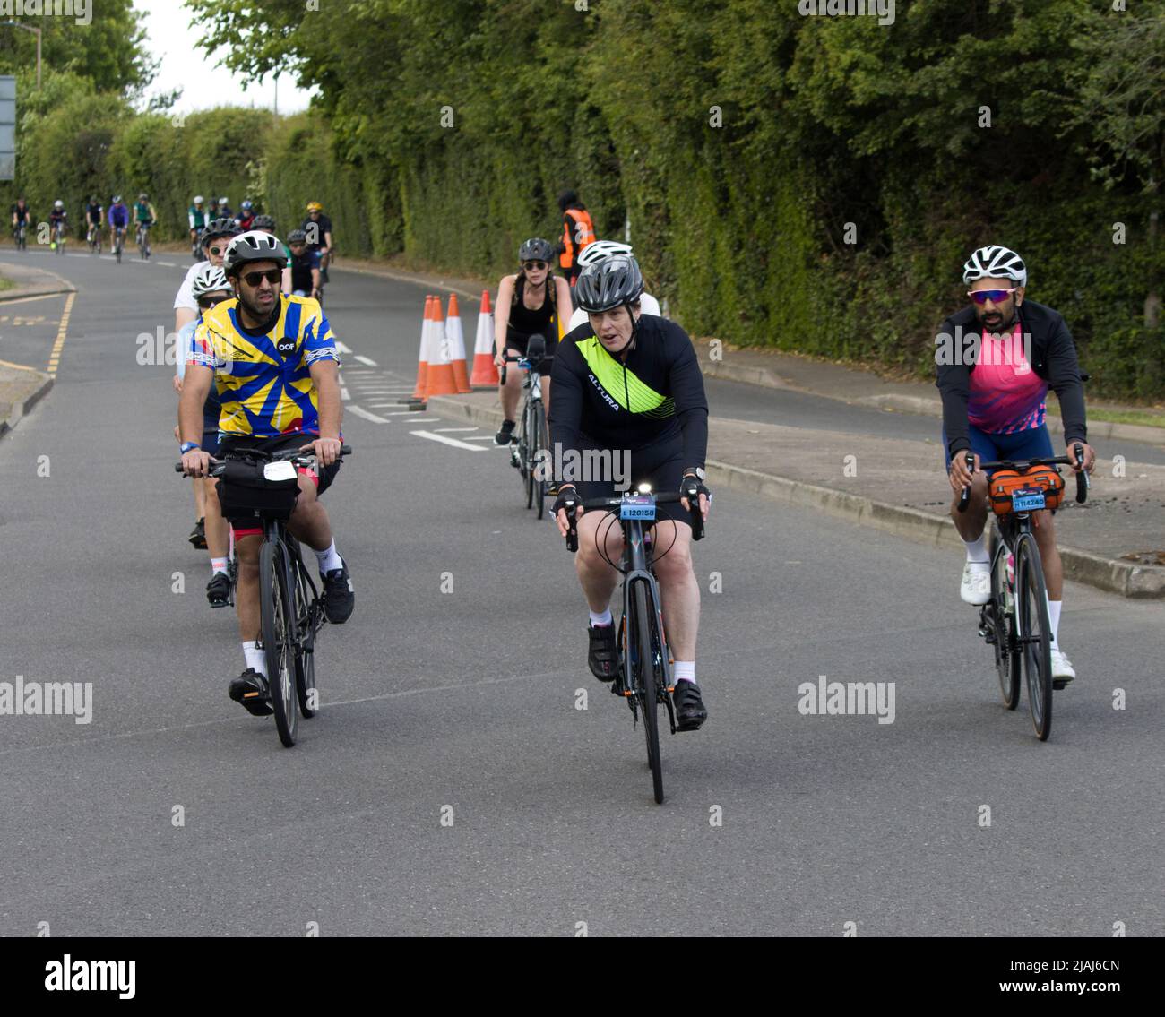 Partecipanti concorrenti RideLondon Charity Cycling Event Fyfield Essex Foto Stock