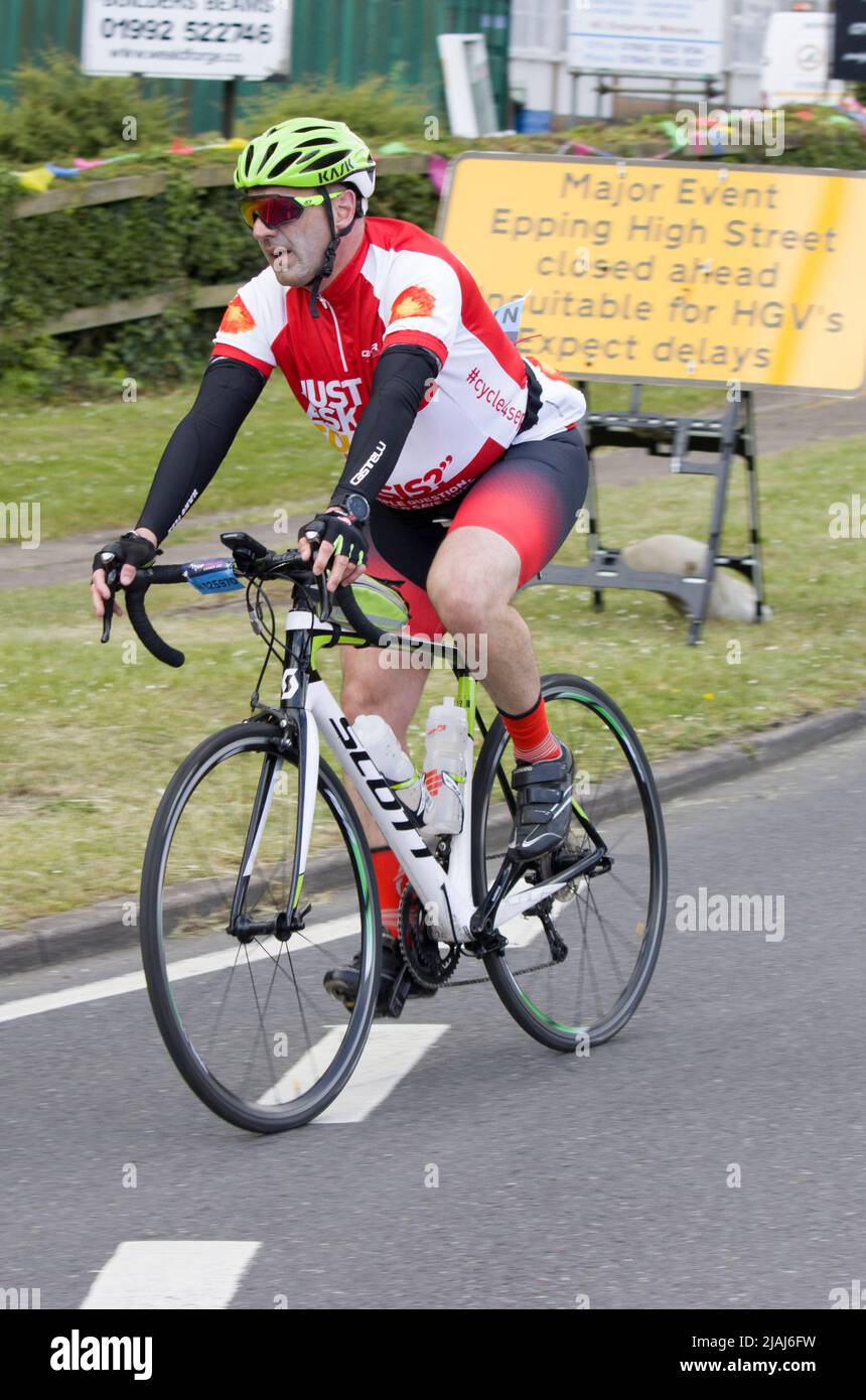 Partecipanti concorrenti RideLondon Charity Cycling Event Fyfield Essex Foto Stock