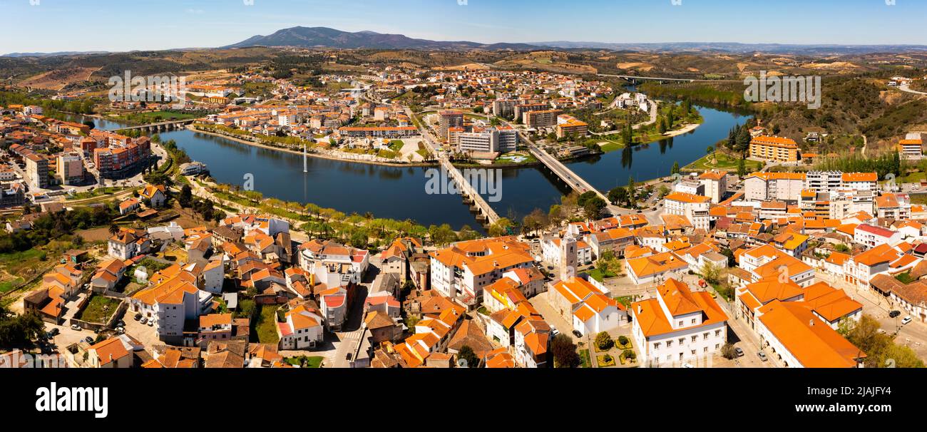 Vista dal drone della città di Mirandela, Portogallo Foto stock - Alamy