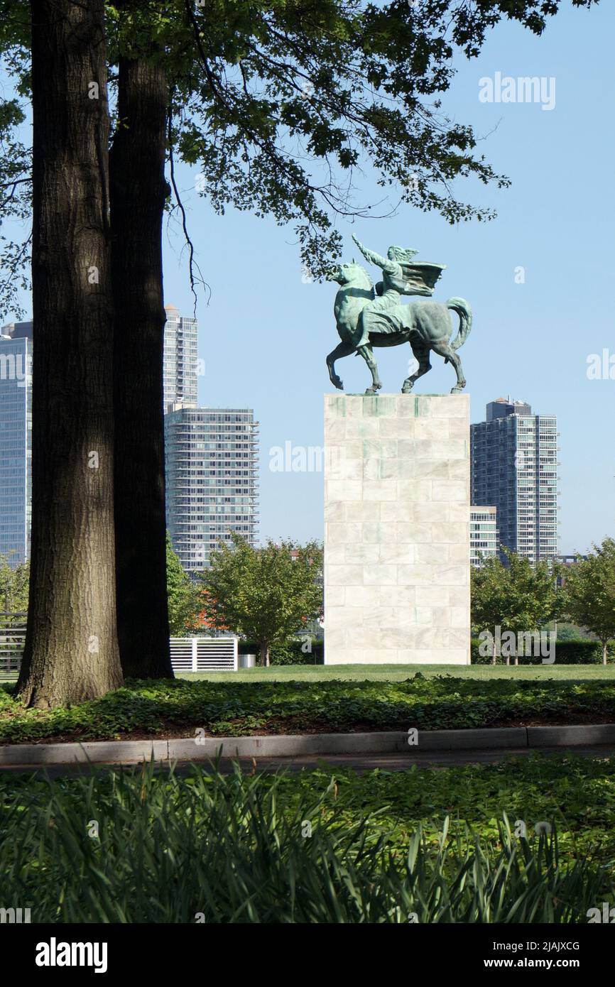 Statua Mir (Pace), dono della Jugoslavia, situato sul prato nord del giardino dono delle Nazioni Unite, New York, NY, USA Foto Stock