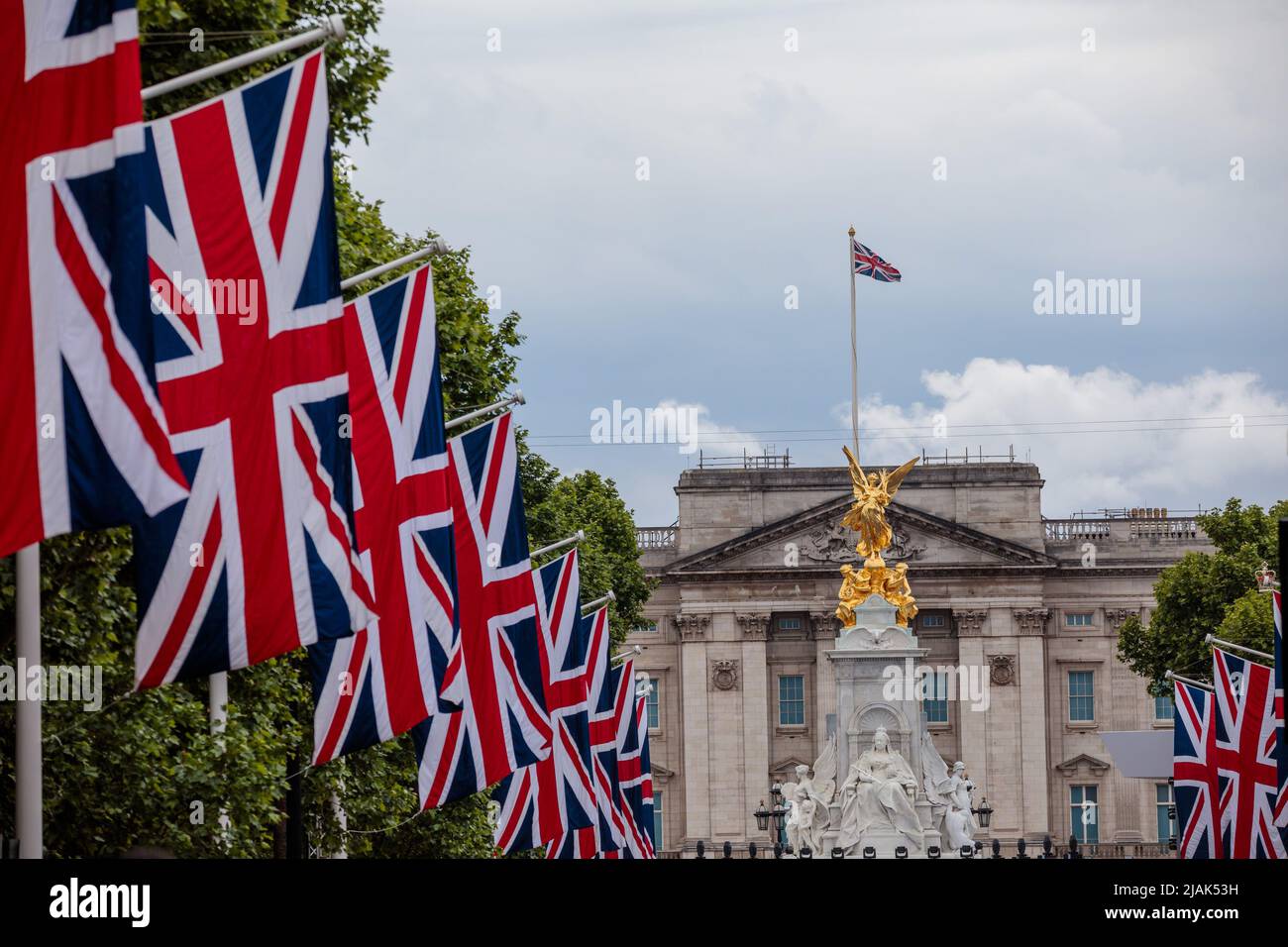 31st maggio 2022. The Mall, Londra, UKUnion Flags decorano il Mall per il fine settimana del Giubileo del platino della Regina. Amanda Rose/Alamy Live News Foto Stock