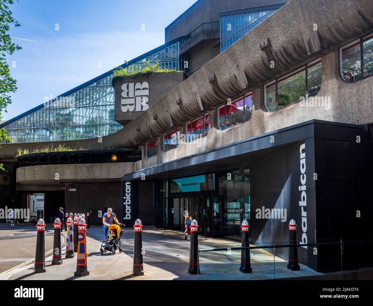 Barbican Centre London - ingresso principale al Barbican Centre in Silk Street, nel centro di Londra. Foto Stock