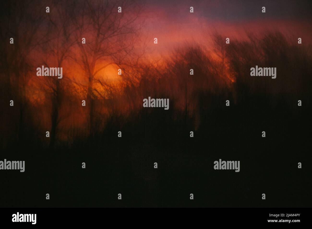 Astratto Soft Focus Tramonto con Deep Reds e Pink Foto Stock