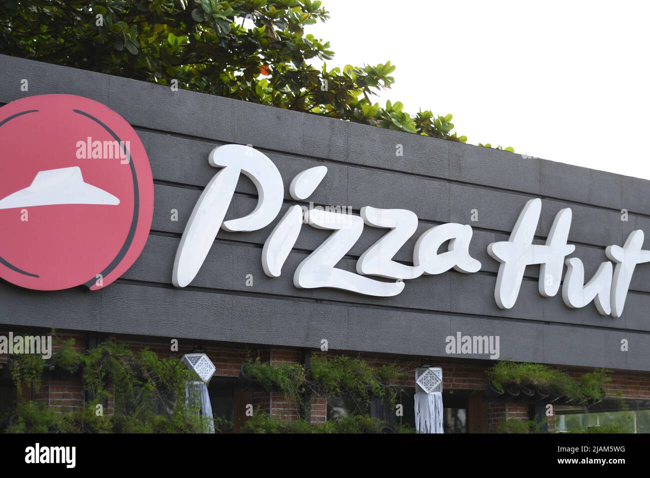 Ristorante informale Pizza Hut. Pizza Hut è una filiale di YUM! Foto Stock