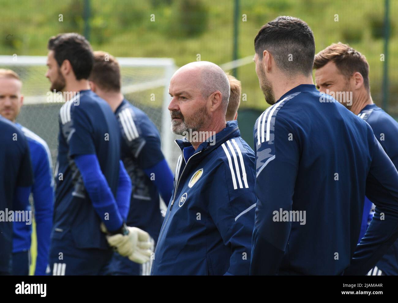 Oriam Sports Centre Edinburgh.Scotland.UK. 31st maggio 22 Scotland Training Session for FIFA WCQ .Play -Off semi-Final Match vs Ucraina Scotland Manager Steve Clarke Credit: eric mccowat/Alamy Live News Foto Stock