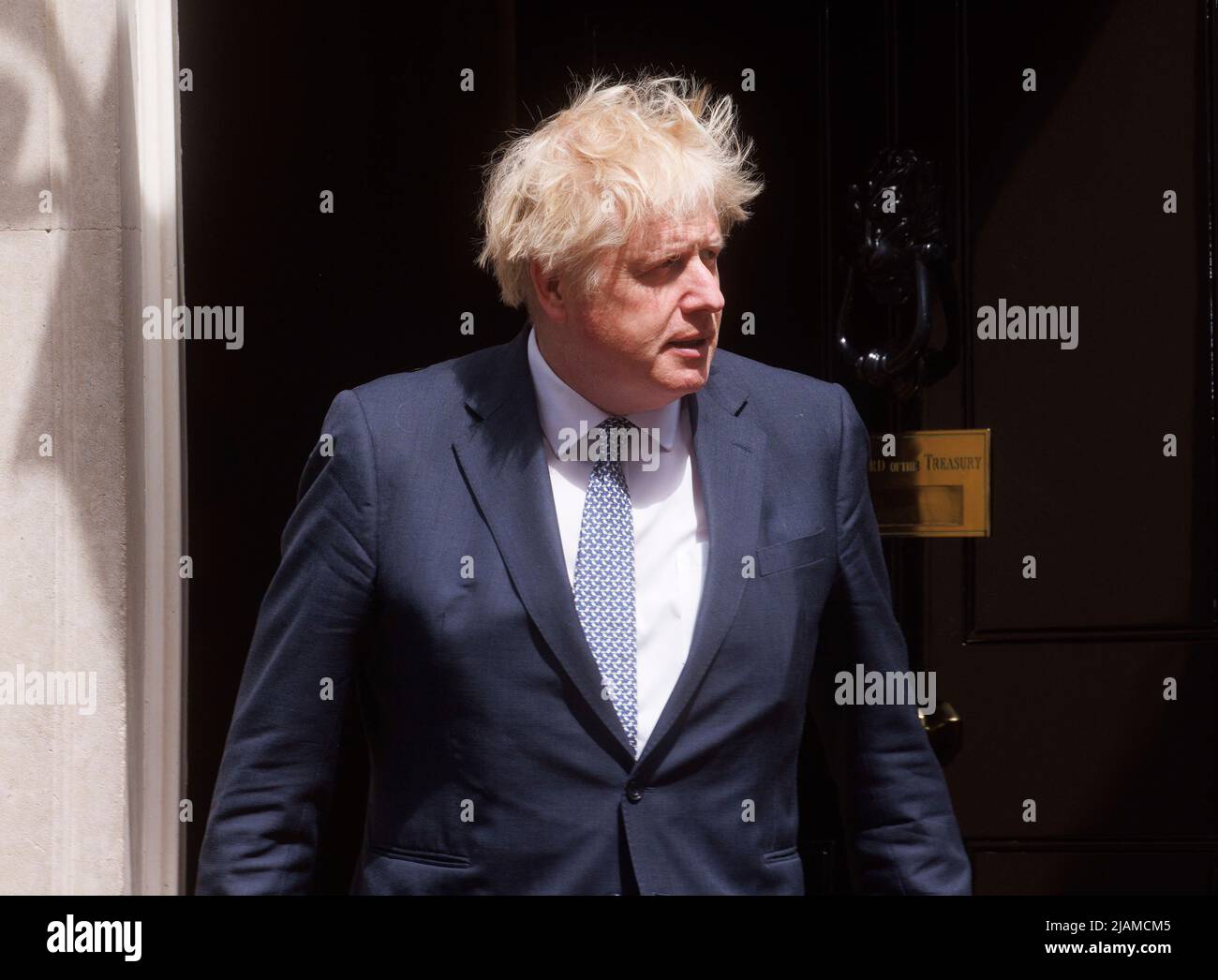 Primo Ministro del Regno Unito, Boris Johnson, al numero 10 Downs Street. Egli è stato indagato sulle presunte parti al numero 10 e ha ricevuto un'ammenda. Foto Stock